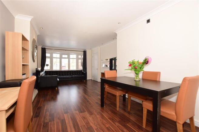 Lounge / Dining Area