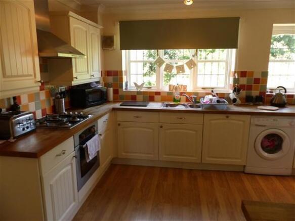 KITCHEN/BREAKFAST