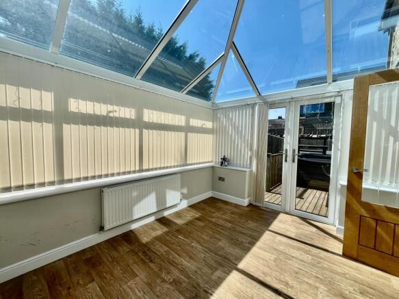 5 bed Detached to rent Image 7