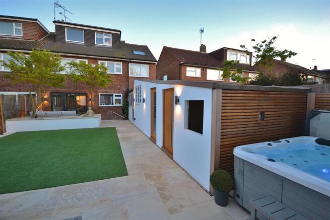 Stunning Low-Maintenance Rear Garden