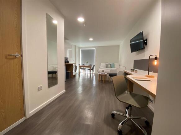 Studio to rent Image 8