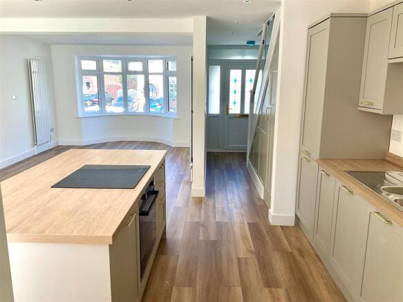Kitchen pic4.jpg