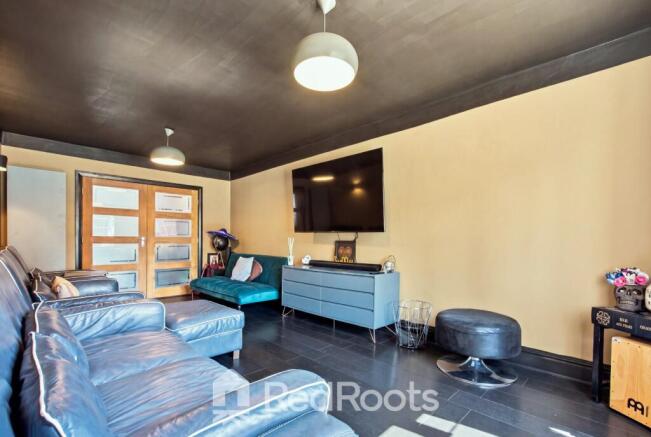4 bed Semi-Detached for sale Image 12