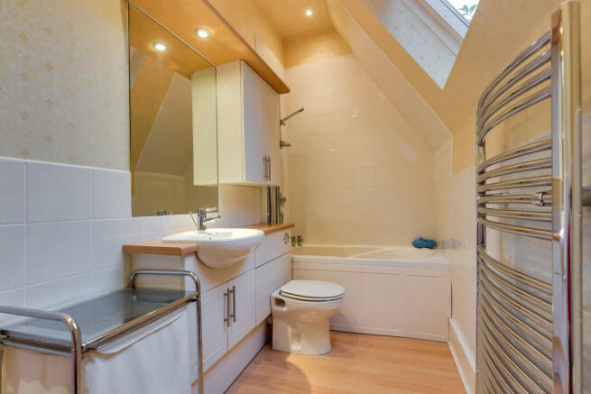 Bedroom 3 En Suit...
