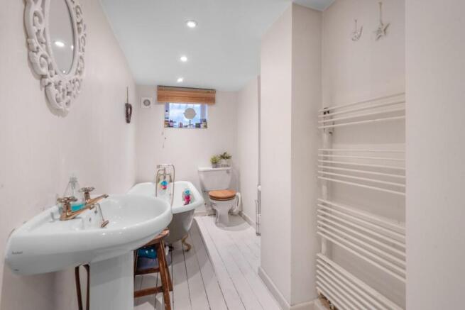 3 bed Apartment for sale Image 7