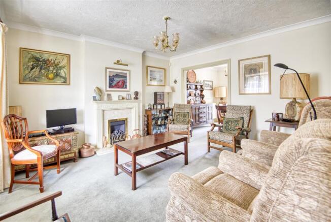 2 Living Room.jpg