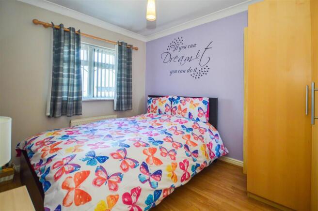 4 bed Detached for sale Image 8