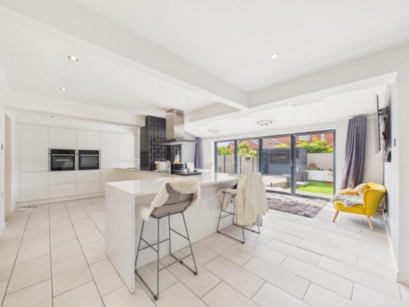 4 bed Semi-Detached for sale Image 9