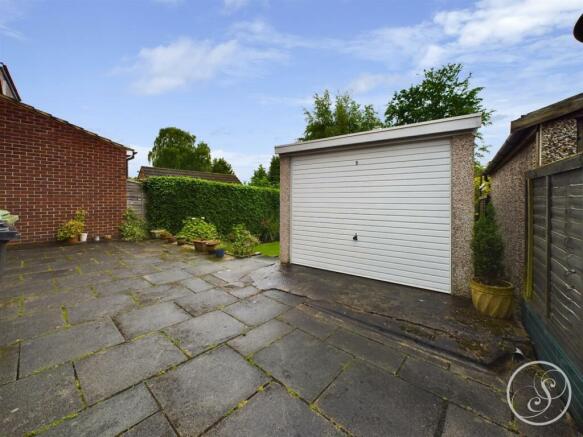Garage/Patio
