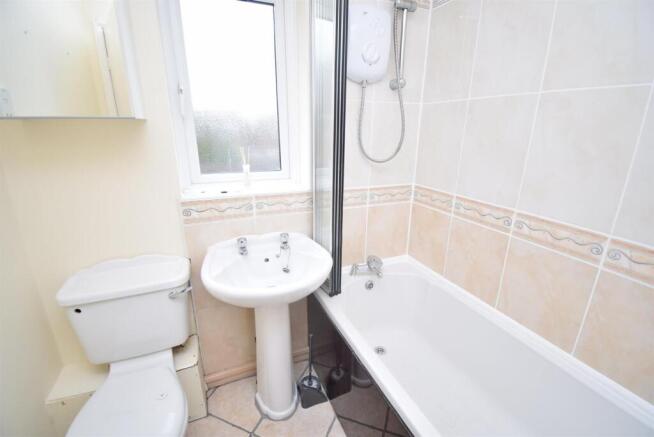 2 bed Semi-Detached to rent Image 10