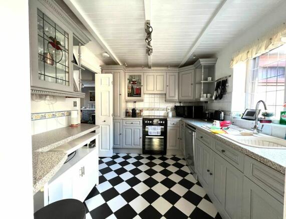 Photo 12