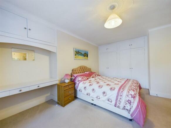 2 bed Apartment for sale Image 8