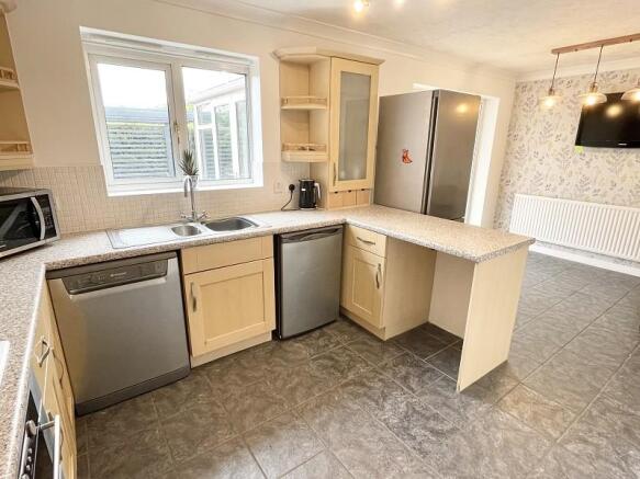 KITCHEN /DINER
