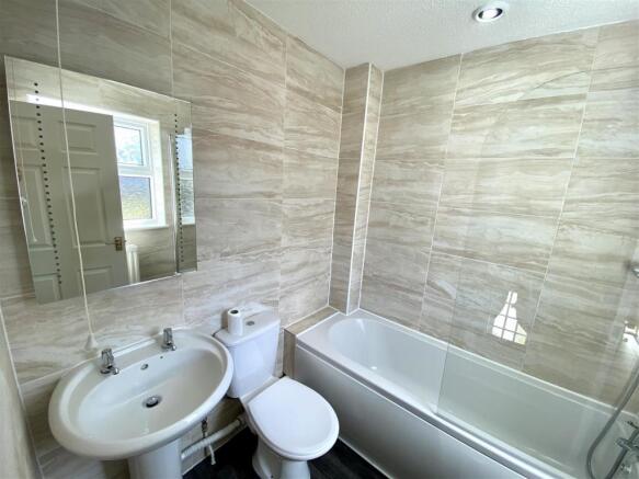 FAMILY BATHROOM