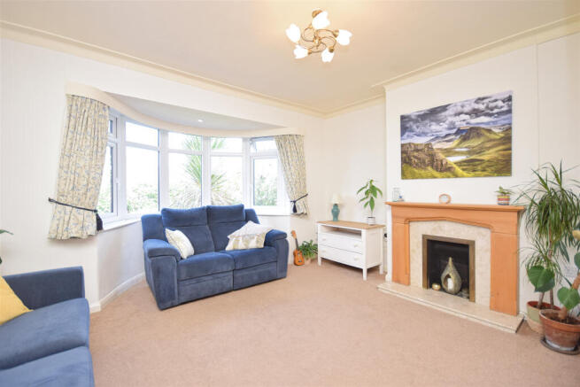 3 bed Apartment to rent Image 4