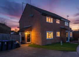 8, Caernarvon Close, Hockley SS5 4XH
