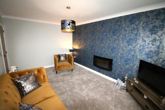 5 Embleton Rd-Lounge1.JPG