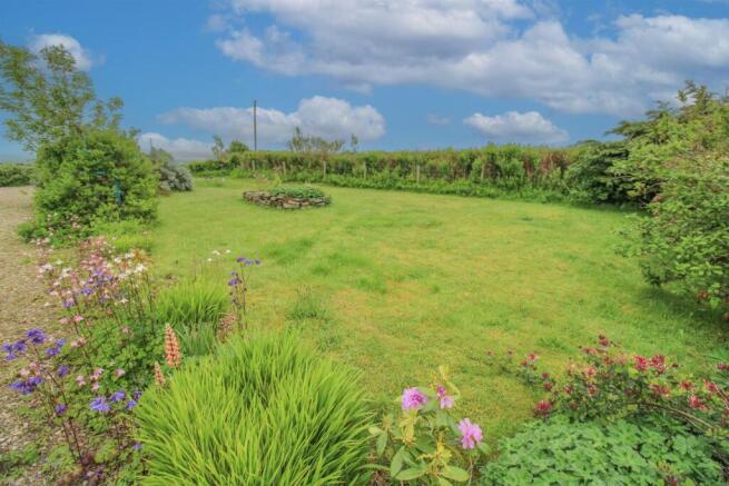 FRONT GARDEN.jpg