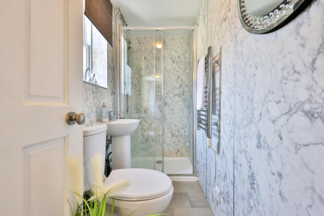 4 bed House for sale Image 10