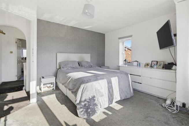 4 bed Semi-Detached for sale Image 5