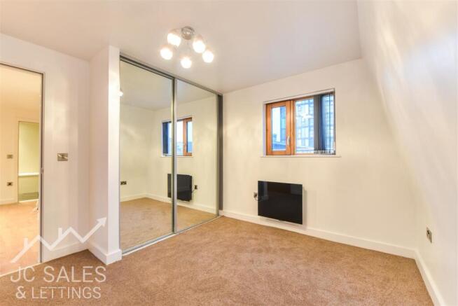2 bed Apartment to rent Image 8