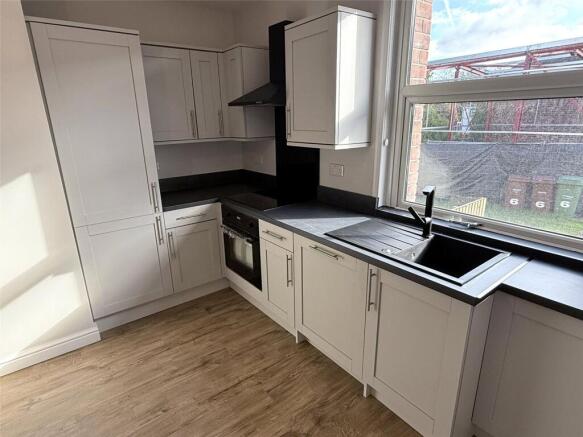 2 bed Terraced to rent Image 7
