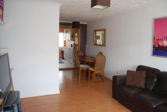 LOUNGE / DINING ROOM