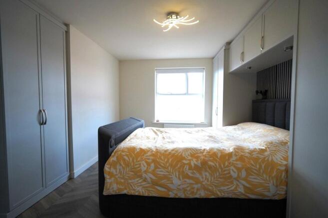 2 bed Flat for sale Image 11