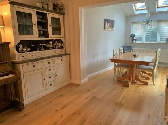 32 Claypole Mead, Chippenham - 4.jpg