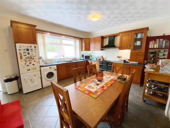 Kitchen3.jpg
