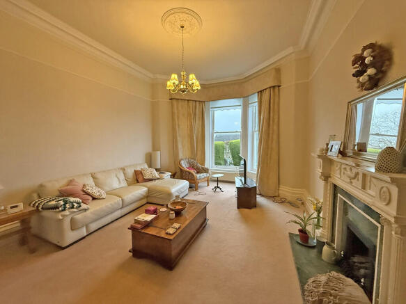 3 bed Apartment for sale Image 5