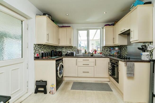 3 bed Semi-Detached for sale Image 4
