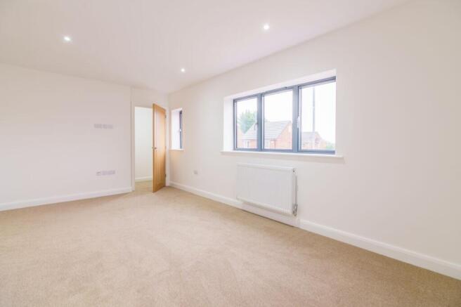 5 bed Detached for sale Image 9