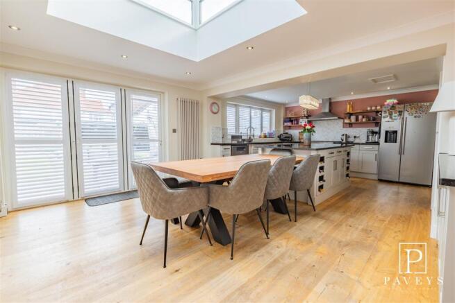 OPEN PLAN KITCHEN FAMILY ROOM