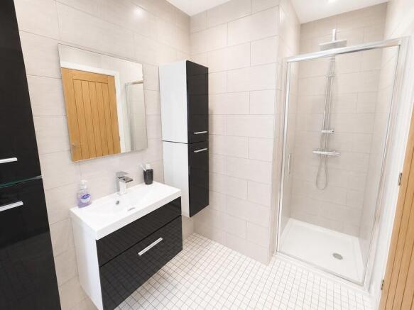 4 bed Detached for sale Image 12
