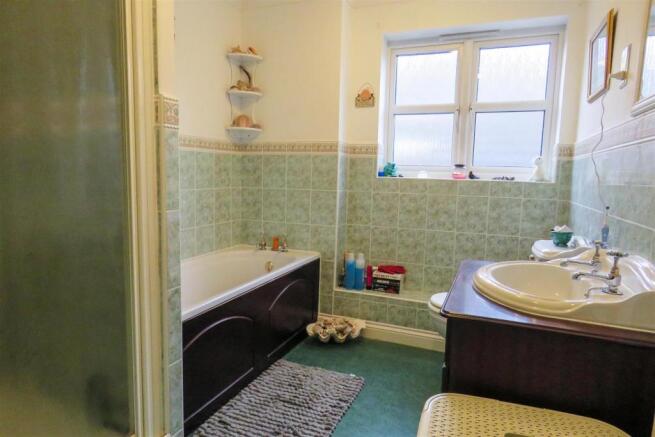 Family Bathroom.JPG