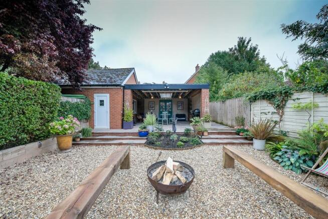 firepit seating area.jpg