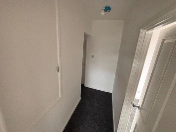 2 bed House to rent Image 12