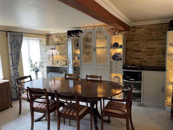 Dining room 14'9" x 11'10" maximum