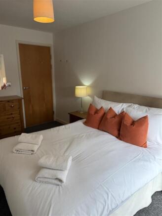 2 bed Apartment to rent Image 4