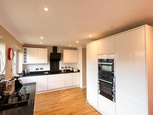 KITCHEN..jpeg