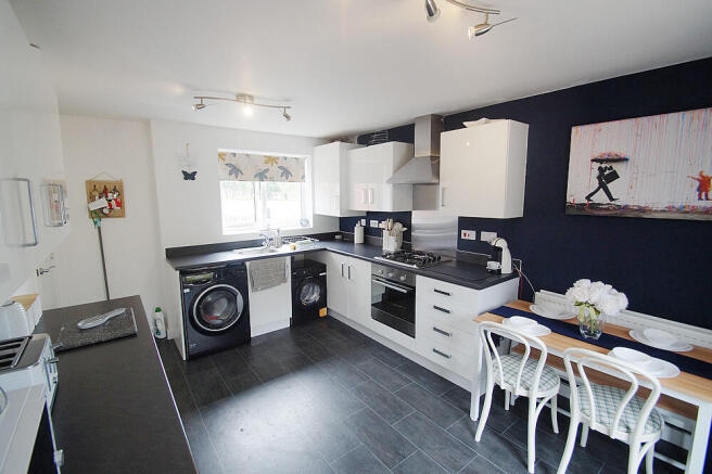 3 bed Semi-Detached for sale Image 4