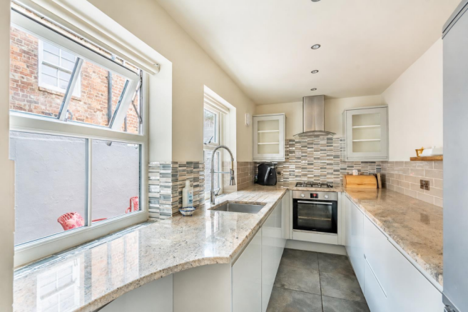 2 bed Terraced for sale Image 9