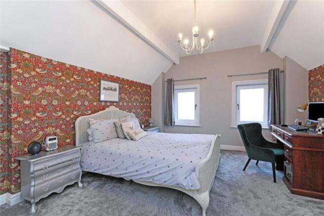 5 bed Detached for sale Image 4