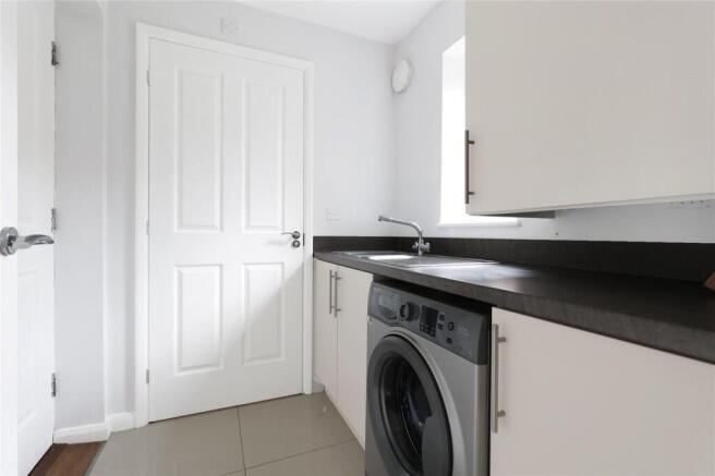 4 bed Detached for sale Image 12