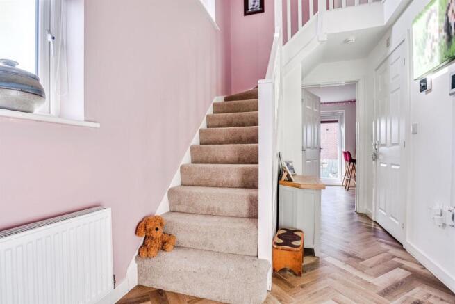 4 bed Detached for sale Image 8