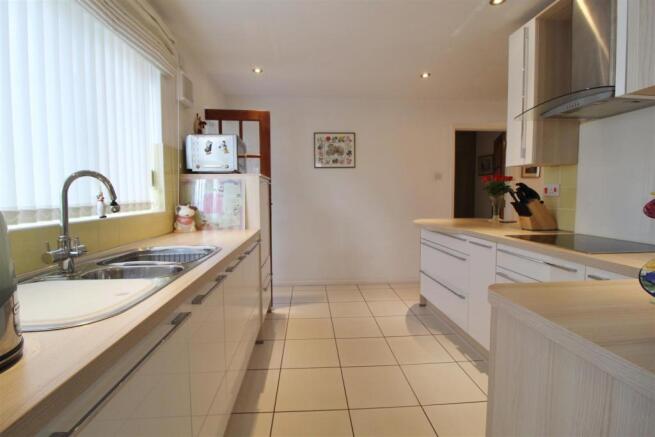 Kitchen/Dining Area