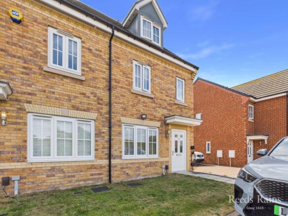 3 bed Semi-Detached for sale Image 2