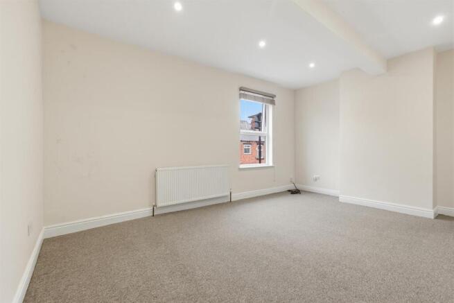 3 bed Terraced for sale Image 8