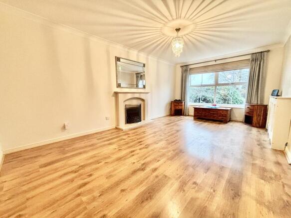5 bed Detached for sale Image 7